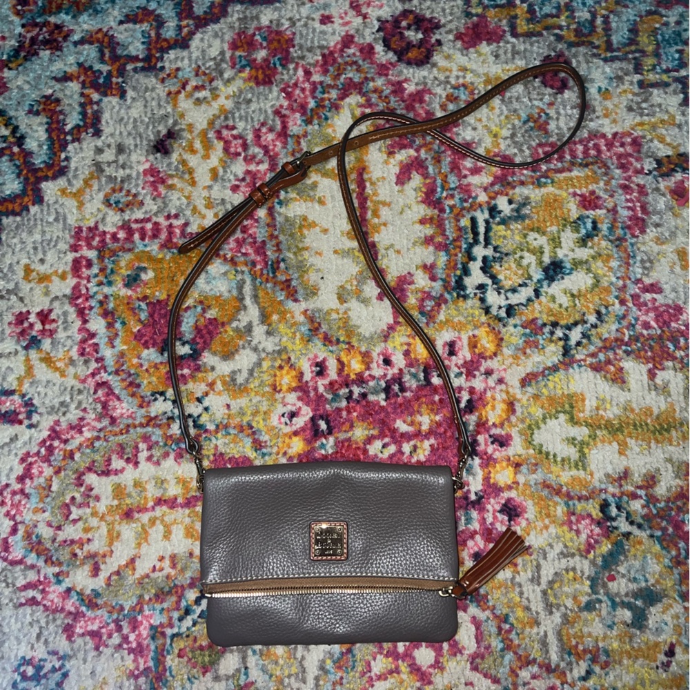 *AUTHENTIC* Dooney & Bourke crossbody purse